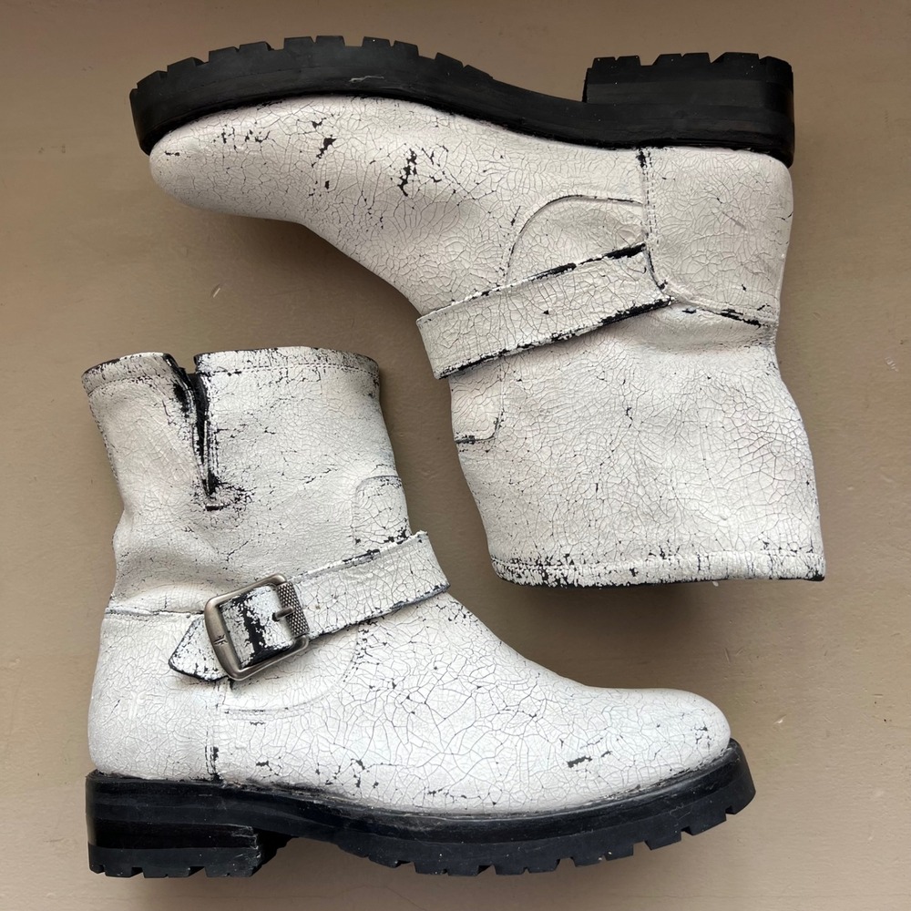 Frye Natalie White Crackle Leather Engineer Boots Women 6.5 B Lug Sole Moto